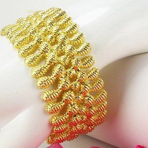 Isaac Mizrahi Bracelet Textured Brushed Gold Tone 7.25" NWOT Perfect Cond 17537